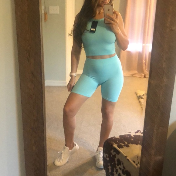 Pants - Women's Seamless Racerback Top & Biker Short Set